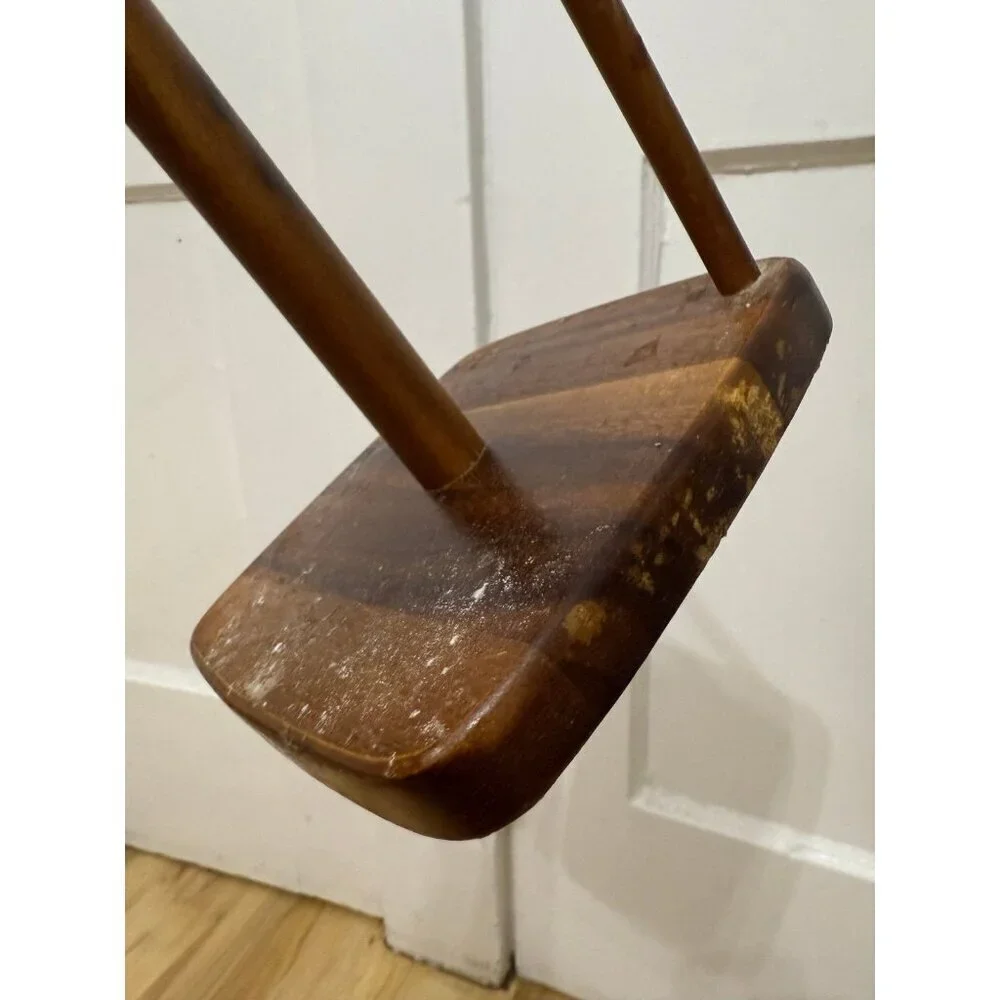 Threshold wooden paper towel holder